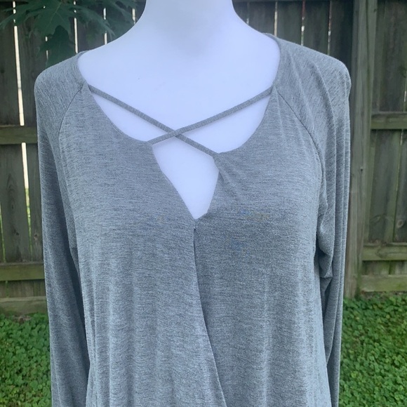 WHBM Gray Hi-Lo Long Sleeved Shirt - Picture 2 of 9